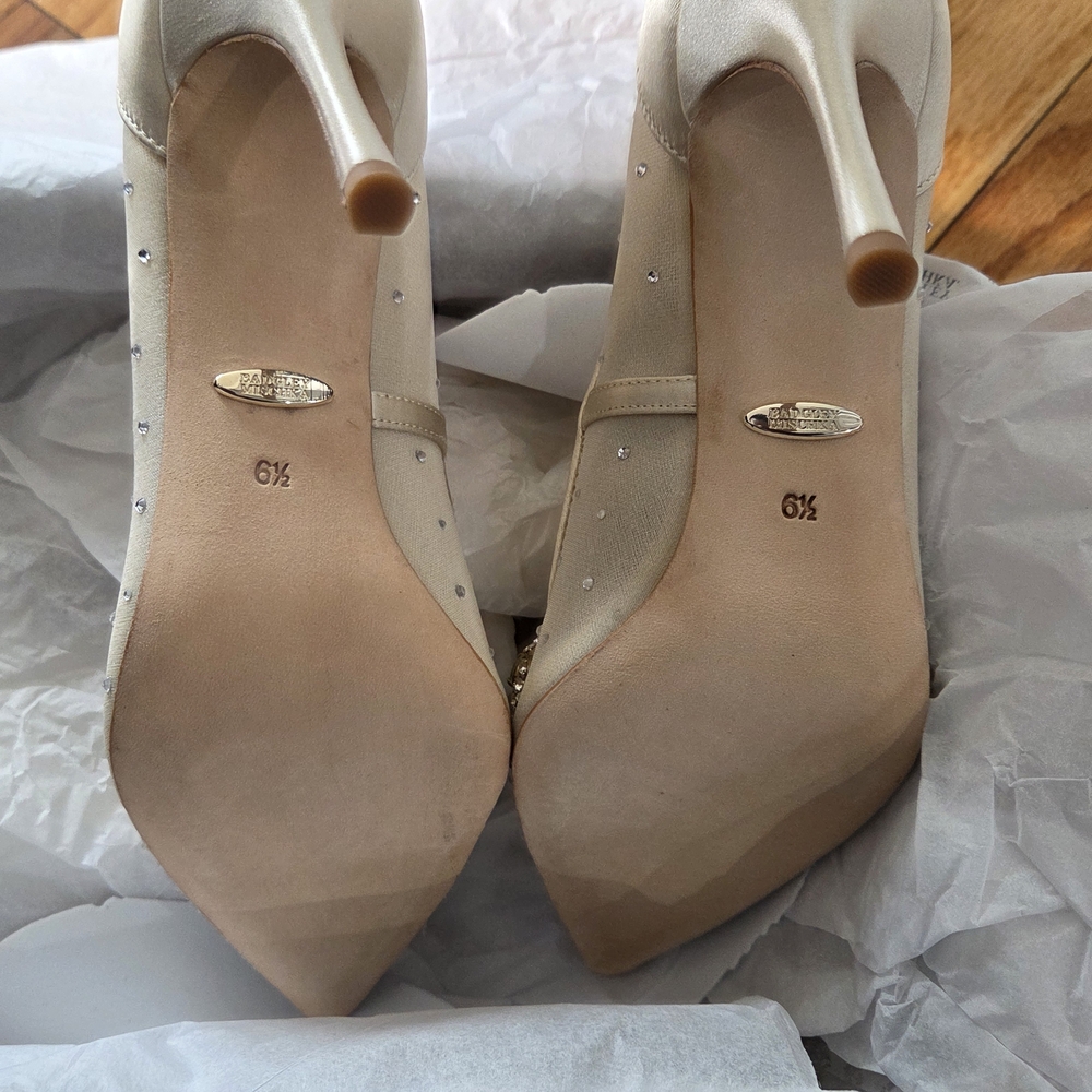 🆕️Badgley Mischka Crystal Embellished Heels - Cream and Silver - Picture 6 of 8
